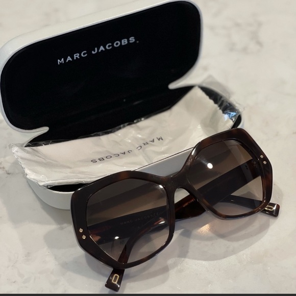 Marc Jacobs Polarized Sunglasses - Picture 3 of 5